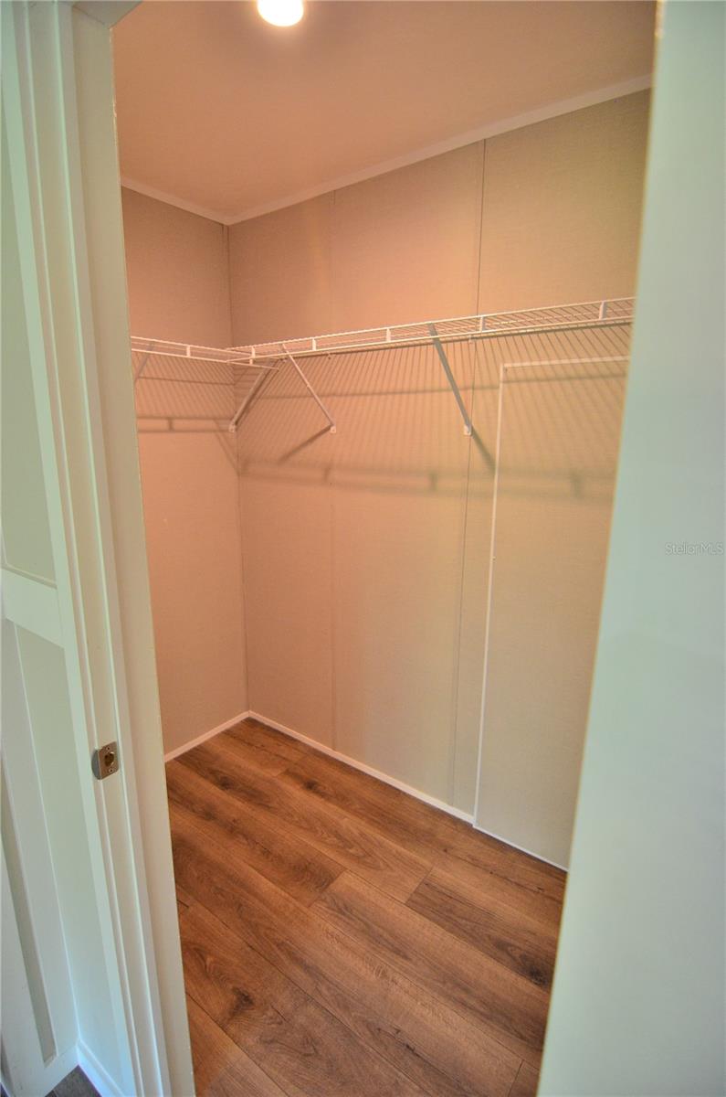 Image 31 of 67 For 515 Twin Lakes Circle
