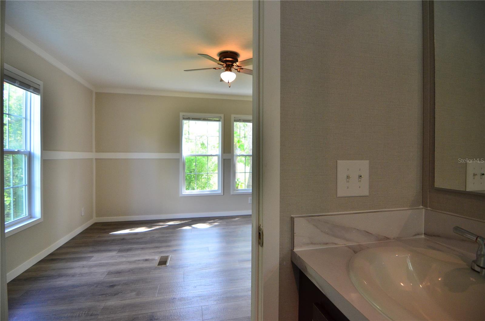 Image 38 of 67 For 515 Twin Lakes Circle