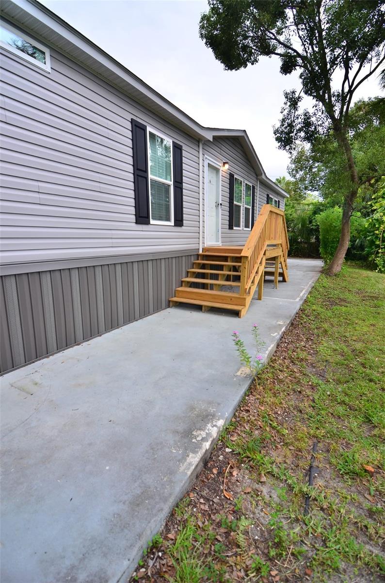 Image 4 of 67 For 515 Twin Lakes Circle