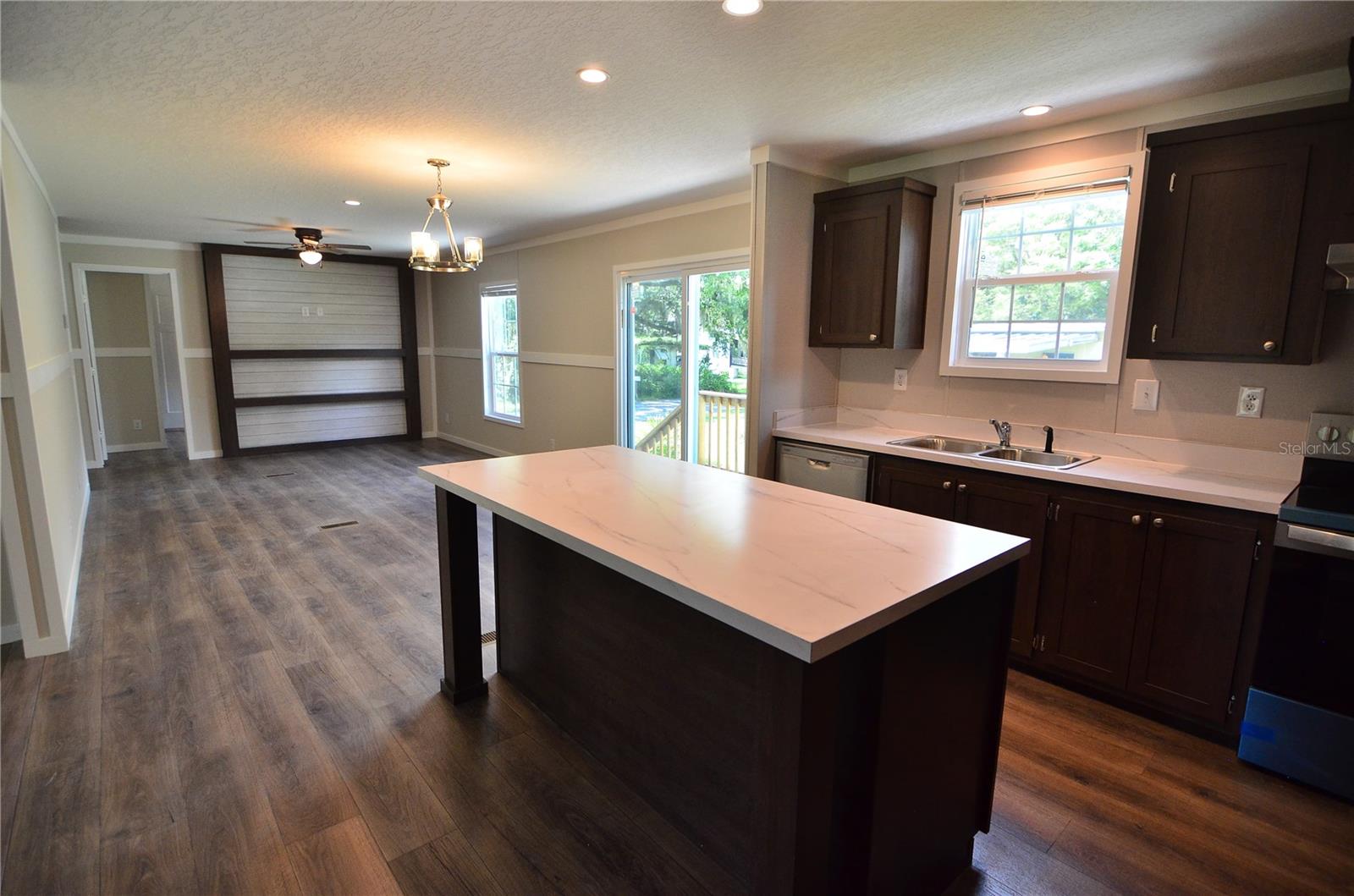 Image 47 of 67 For 515 Twin Lakes Circle