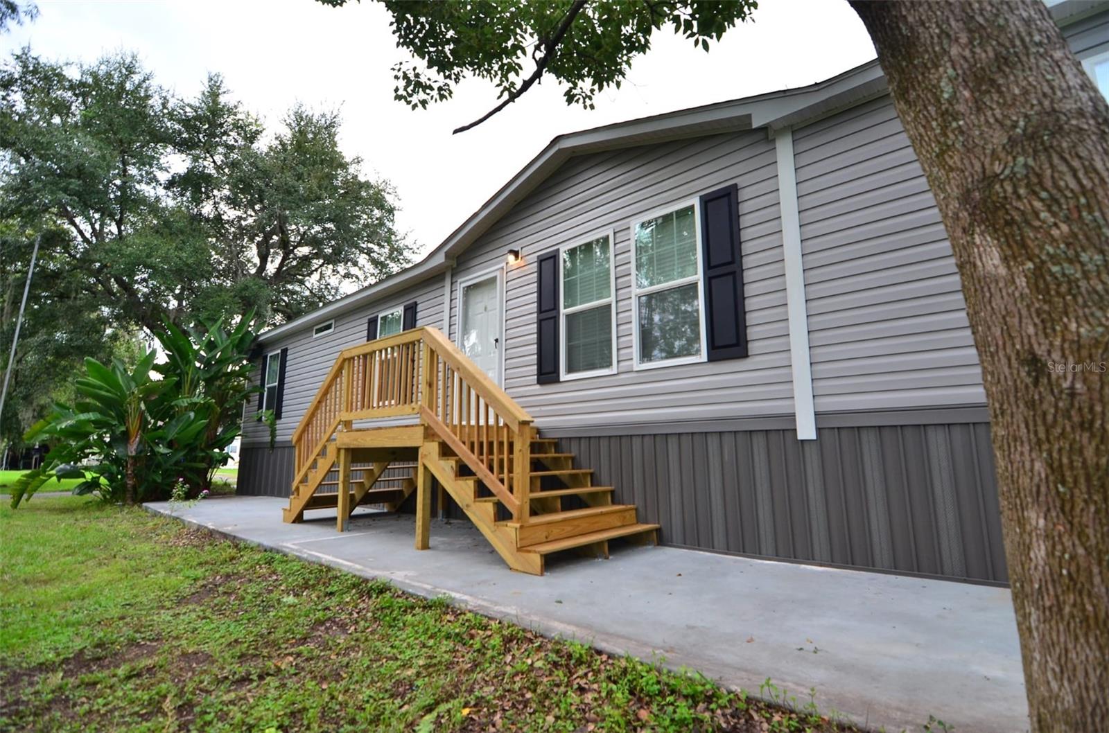 Image 7 of 67 For 515 Twin Lakes Circle
