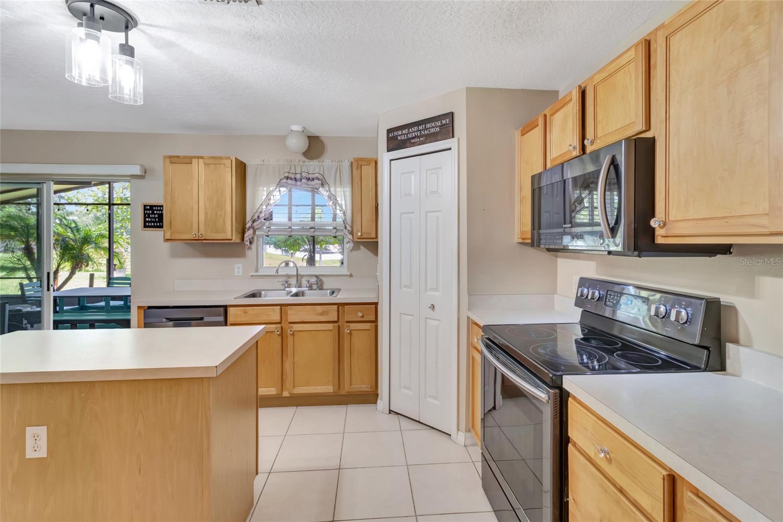 Image 15 of 55 For 16434 Meredrew Lane