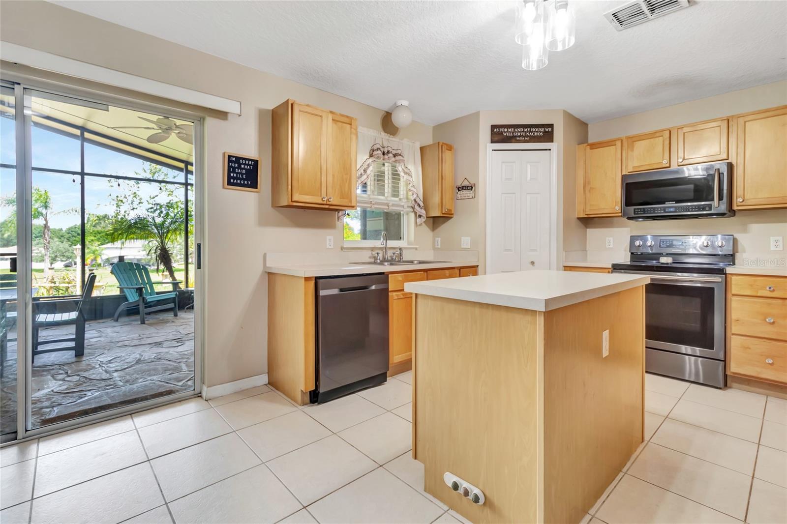 Image 16 of 55 For 16434 Meredrew Lane