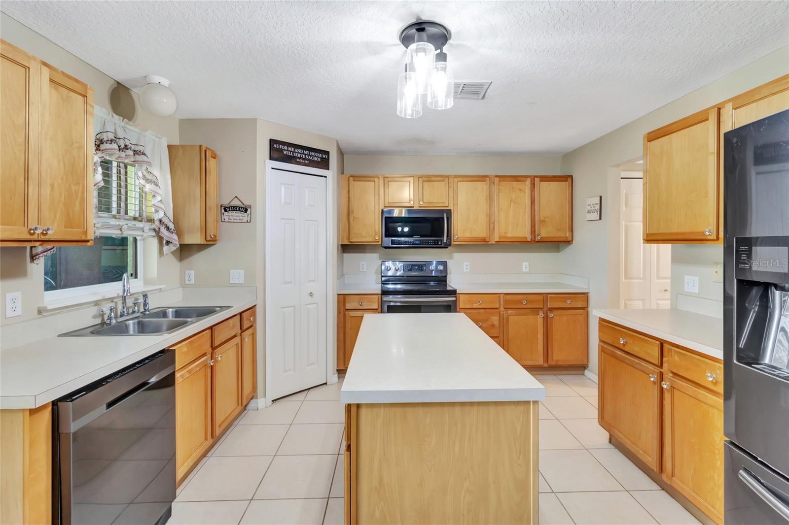 Image 17 of 55 For 16434 Meredrew Lane