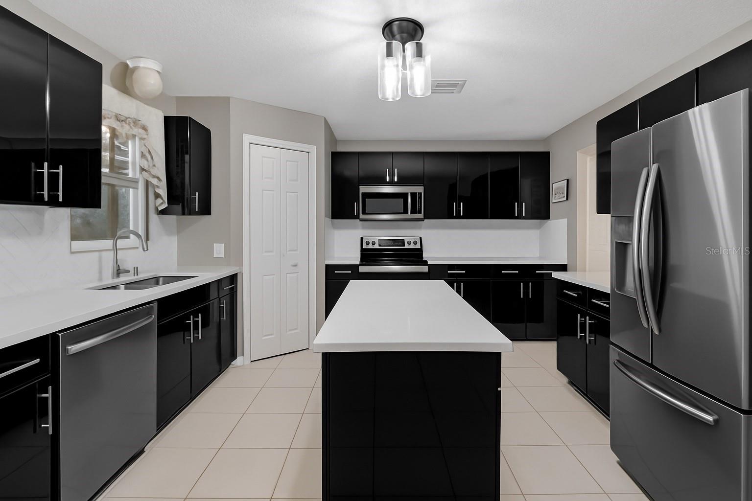 Image 56 of 64 For 16434 Meredrew Lane