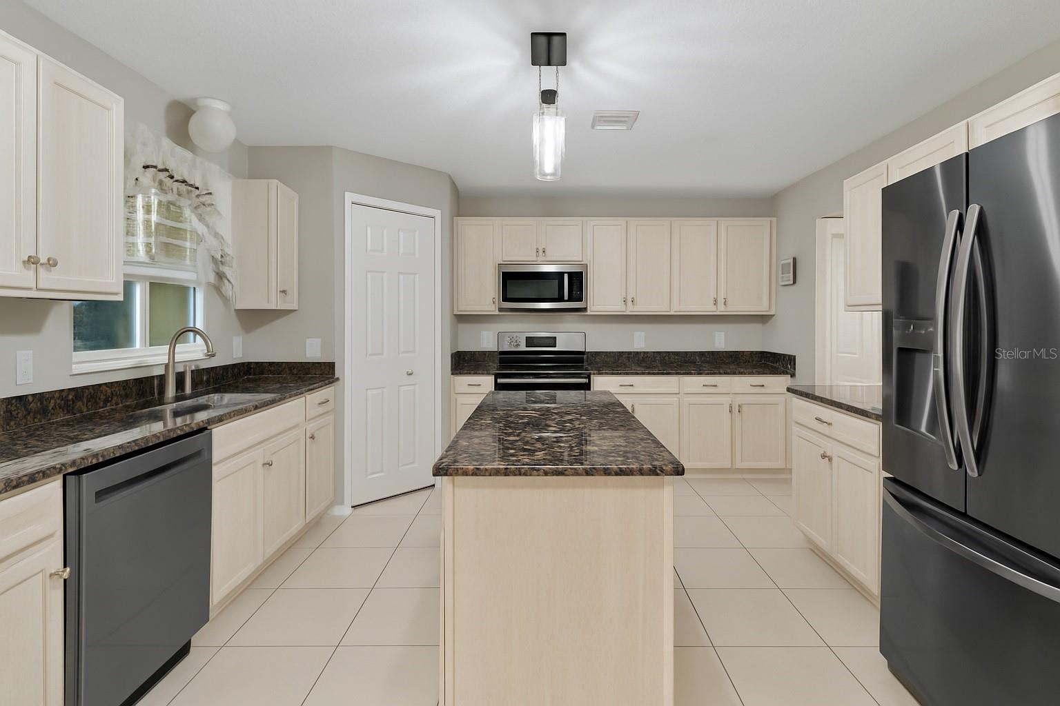 Image 59 of 64 For 16434 Meredrew Lane