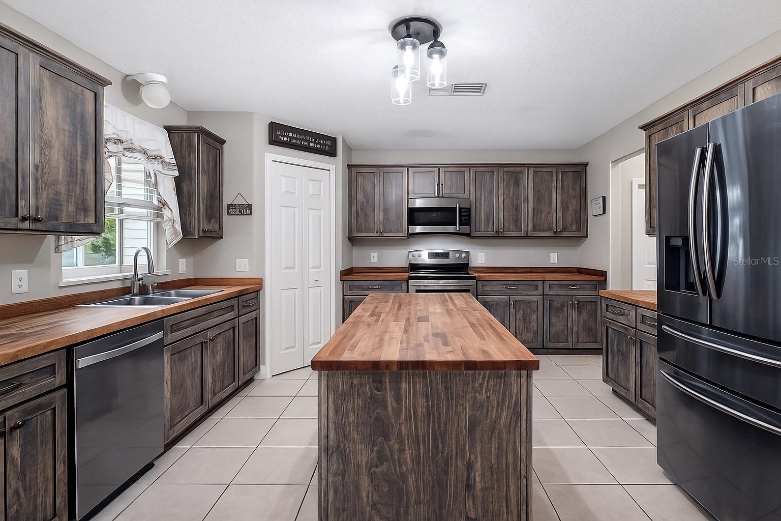 Image 60 of 64 For 16434 Meredrew Lane