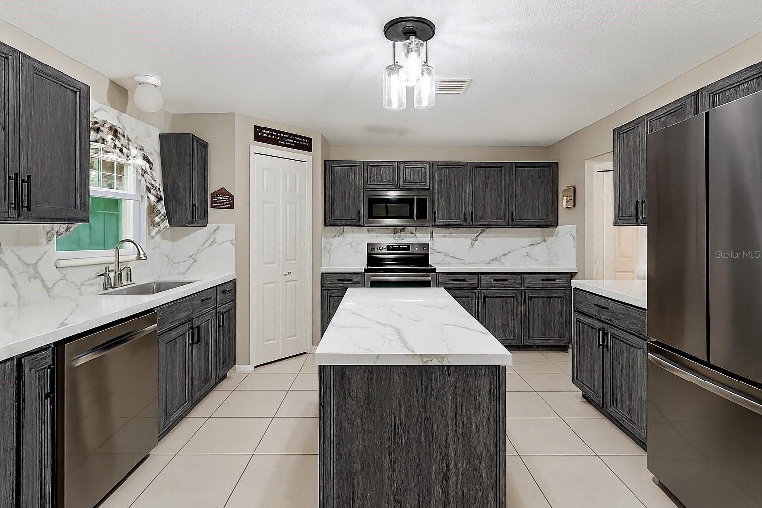 Image 62 of 64 For 16434 Meredrew Lane