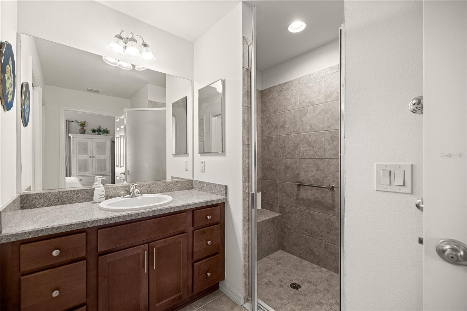 Image 14 of 32 For 859 Amber Court