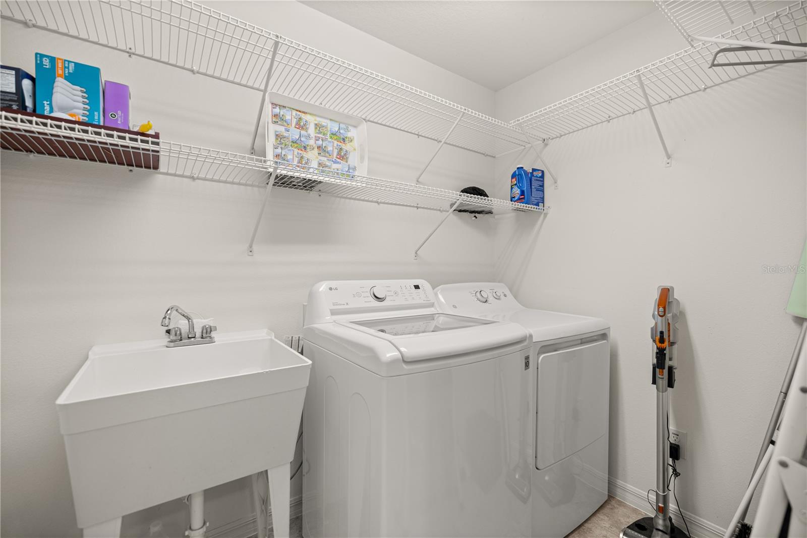 Image 21 of 32 For 859 Amber Court