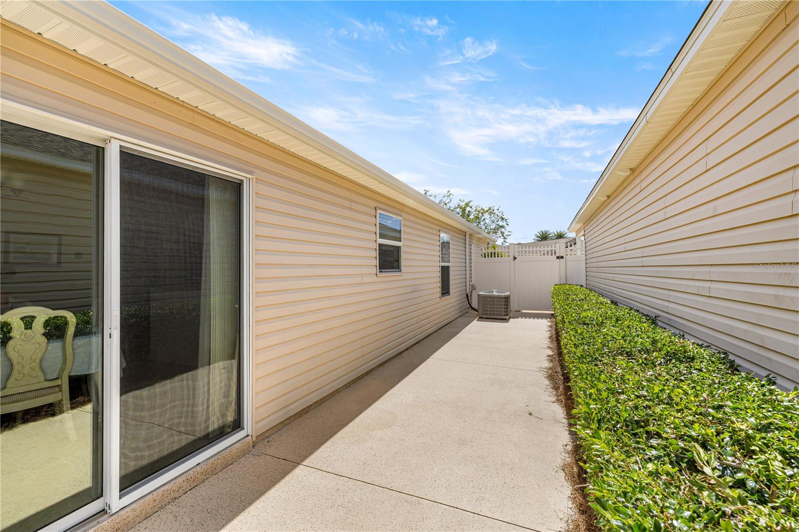 Image 23 of 32 For 859 Amber Court
