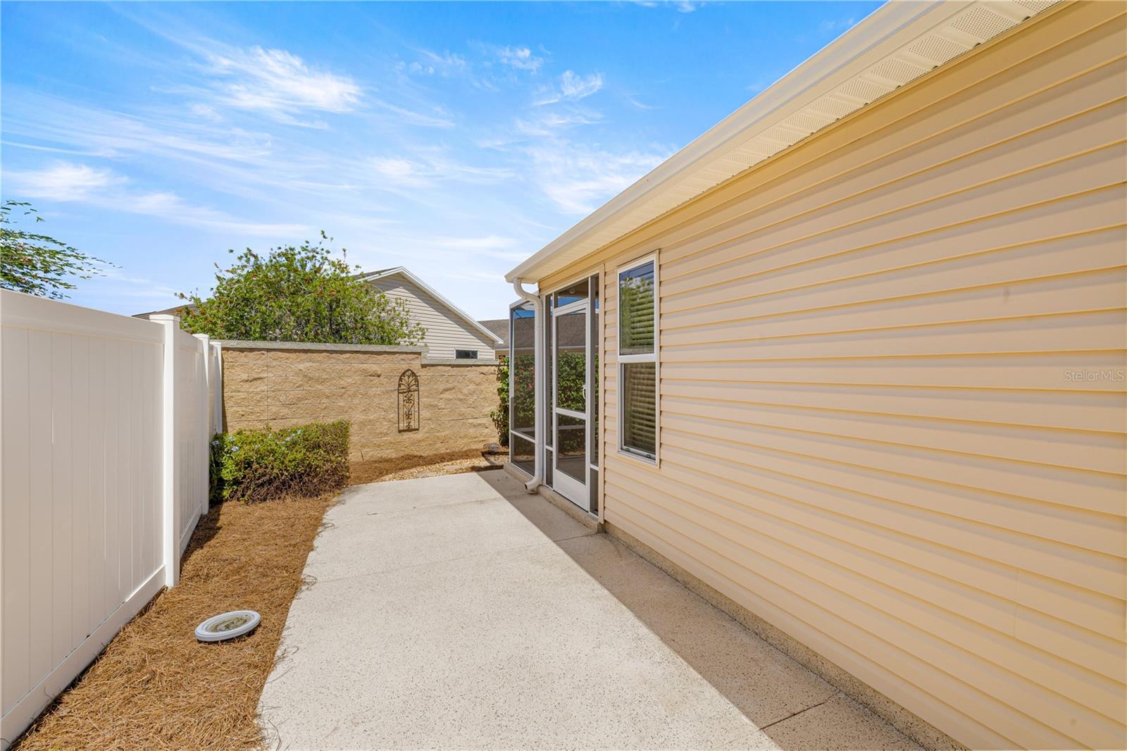 Image 24 of 32 For 859 Amber Court