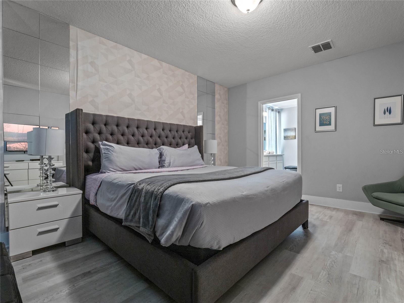 Image 18 of 33 For 1343 Yorkshire Court