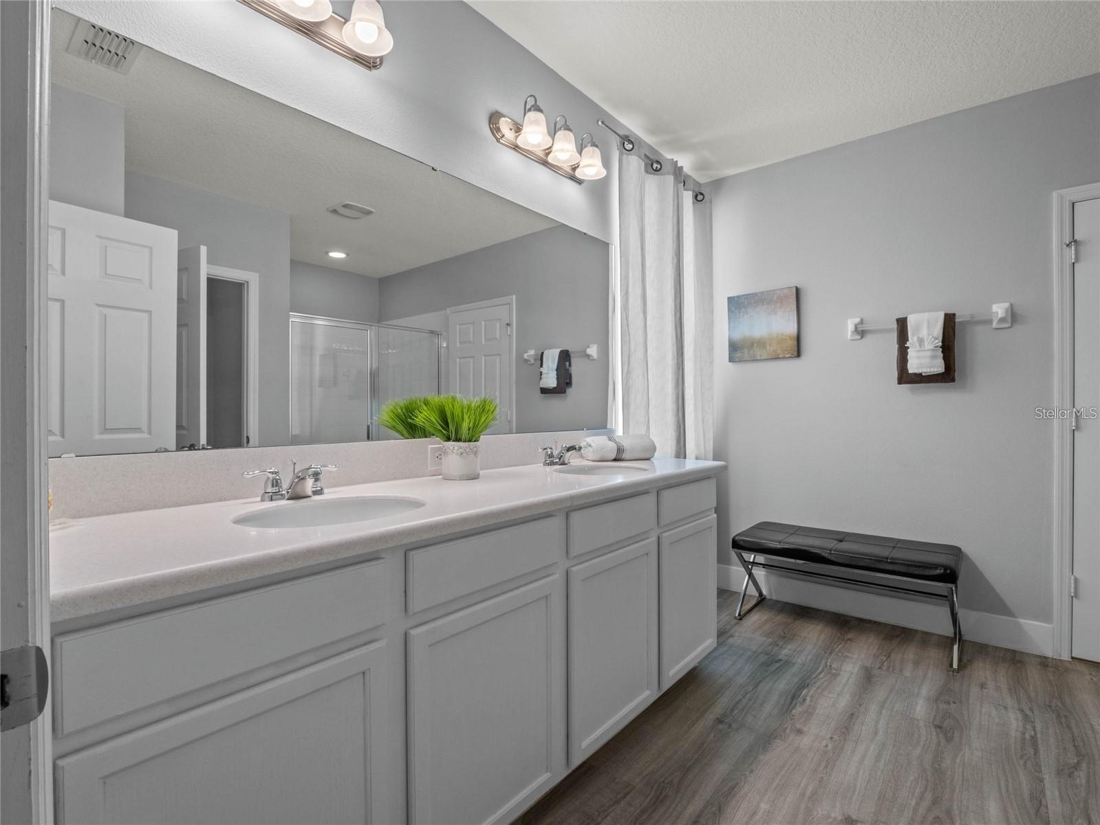 Image 19 of 33 For 1343 Yorkshire Court