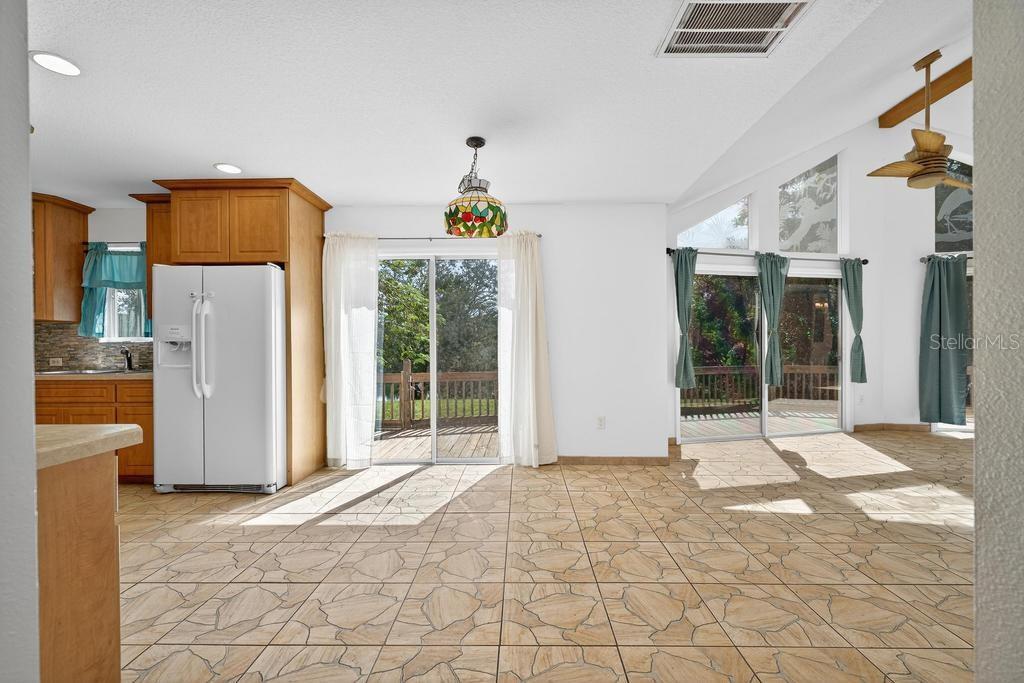 Image 14 of 53 For 15585 170th Avenue