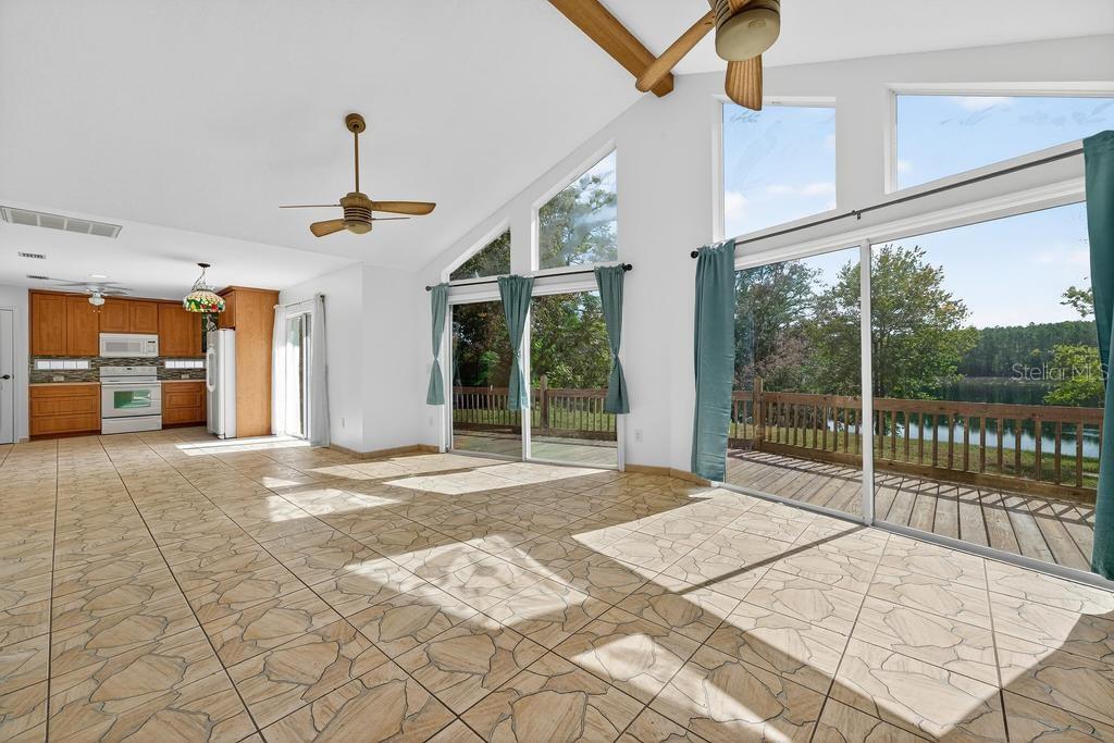 Image 16 of 53 For 15585 170th Avenue