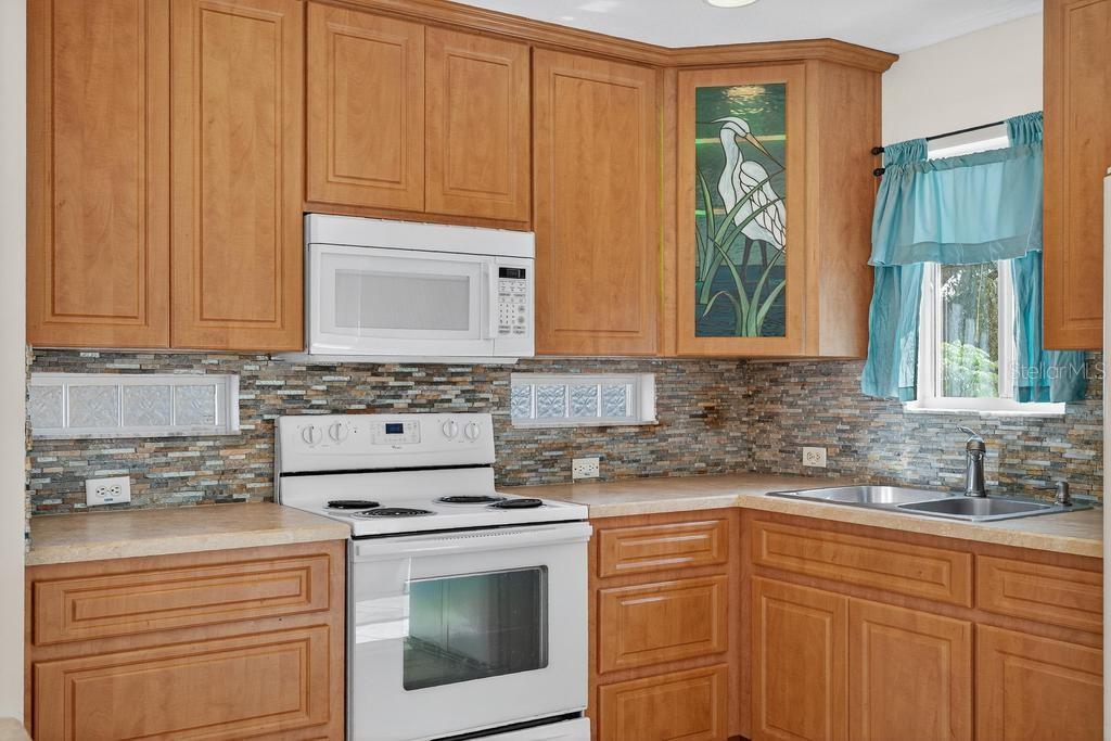 Image 21 of 53 For 15585 170th Avenue