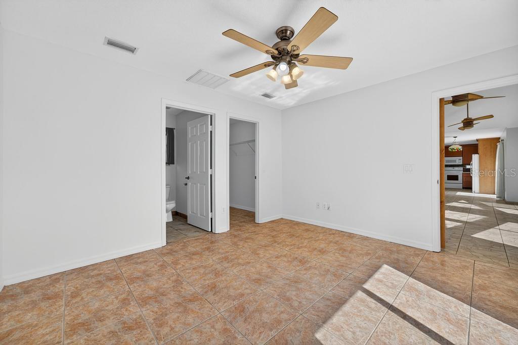 Image 31 of 53 For 15585 170th Avenue