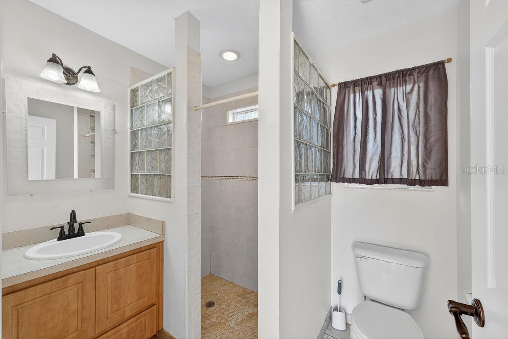 Image 33 of 53 For 15585 170th Avenue