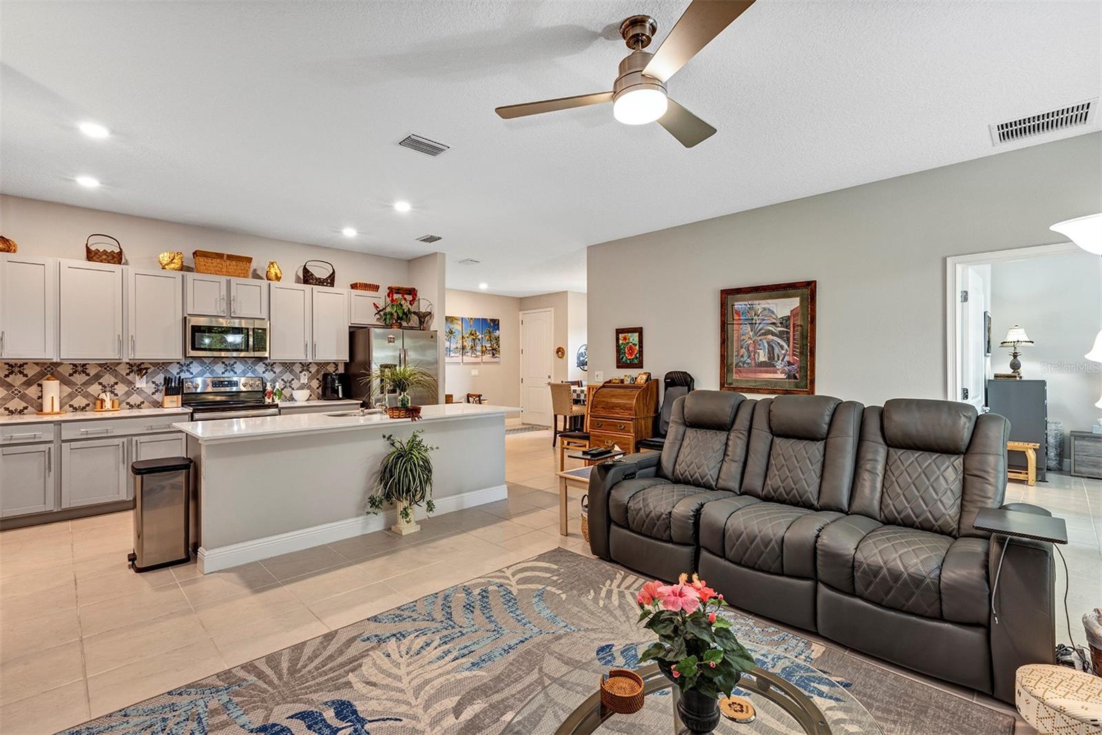 Image 11 of 49 For 27203 White Plains Way