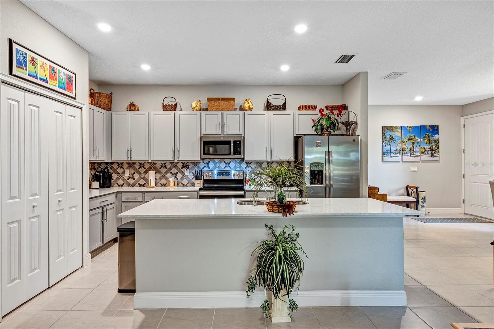 Image 12 of 49 For 27203 White Plains Way