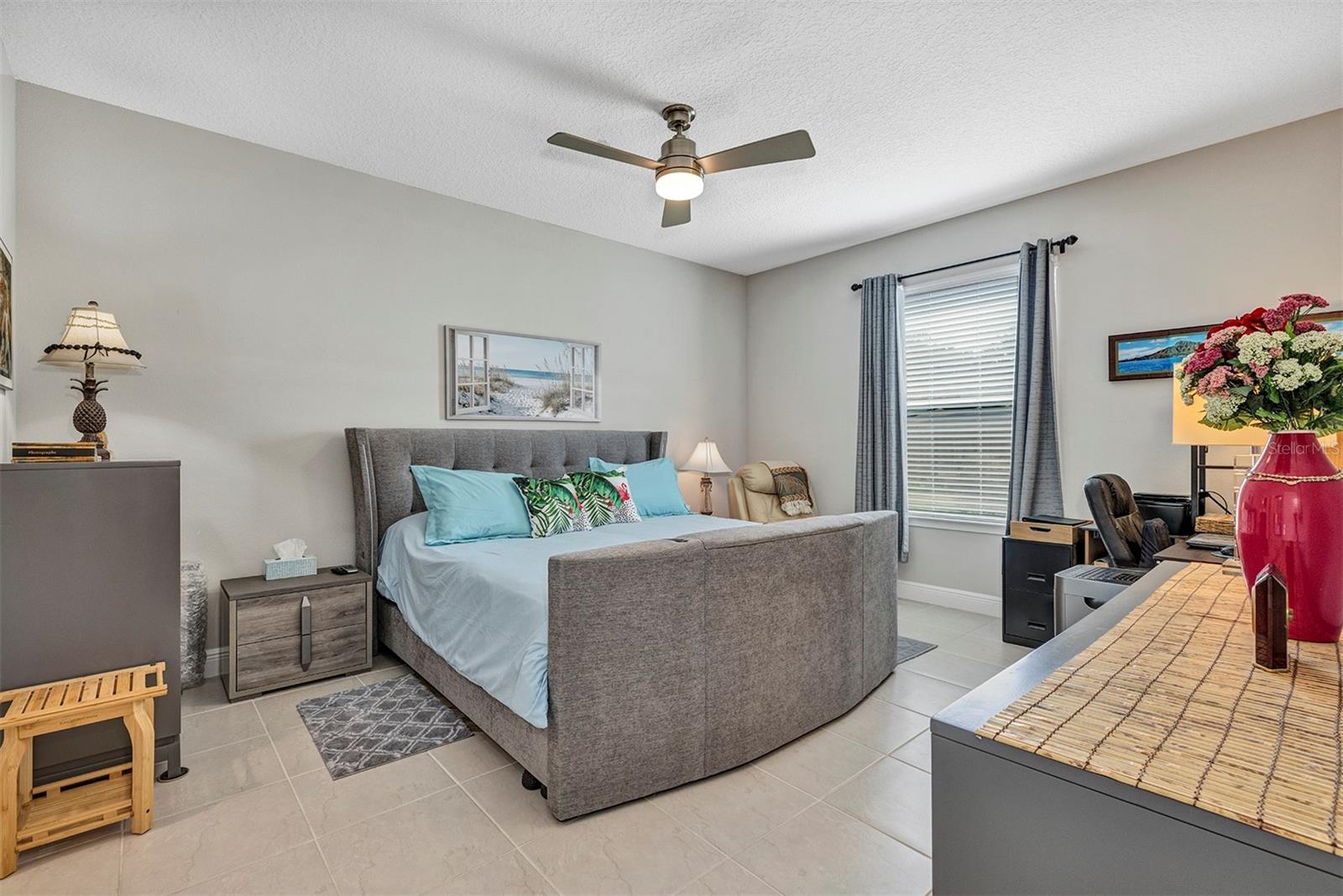 Image 19 of 49 For 27203 White Plains Way