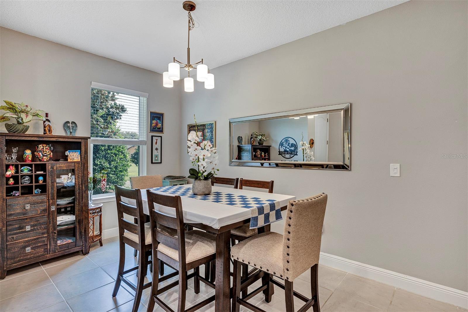 Image 7 of 49 For 27203 White Plains Way