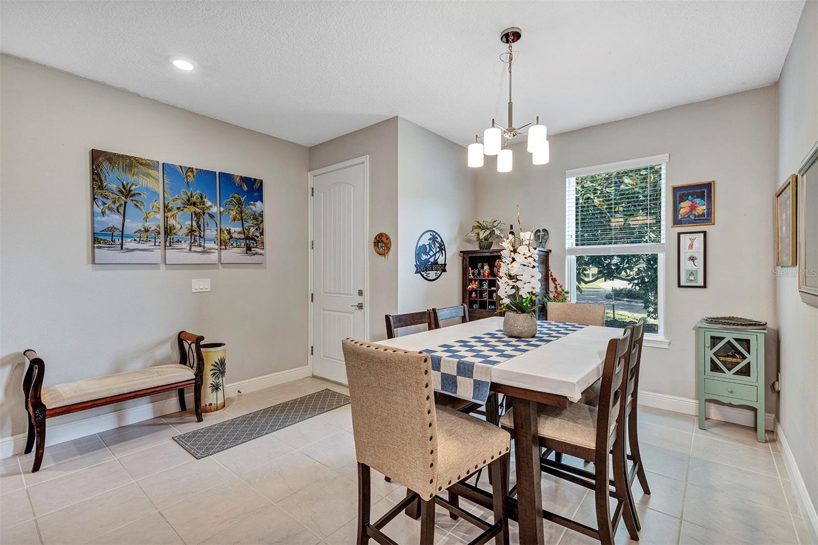 Image 8 of 49 For 27203 White Plains Way