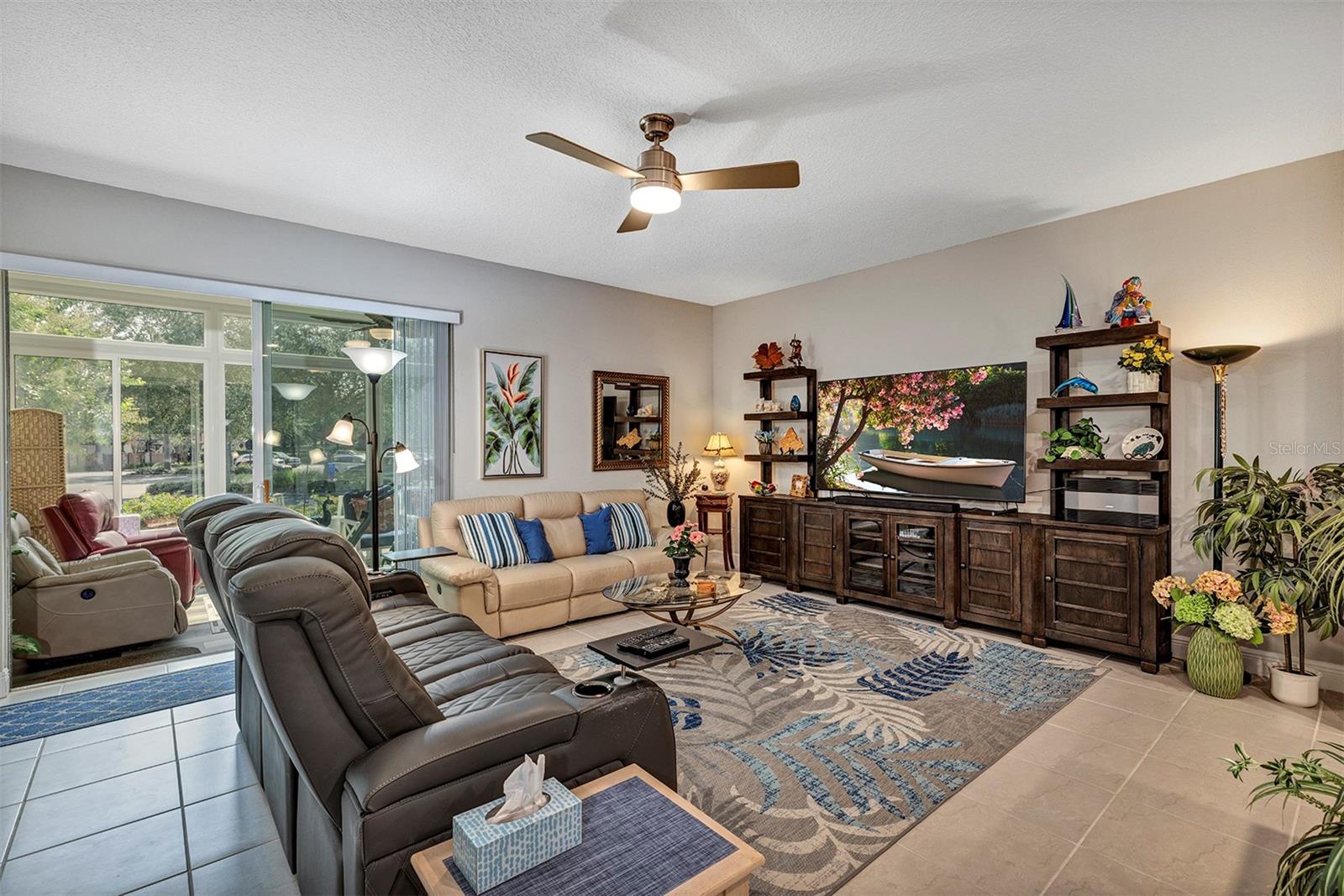 Image 9 of 49 For 27203 White Plains Way