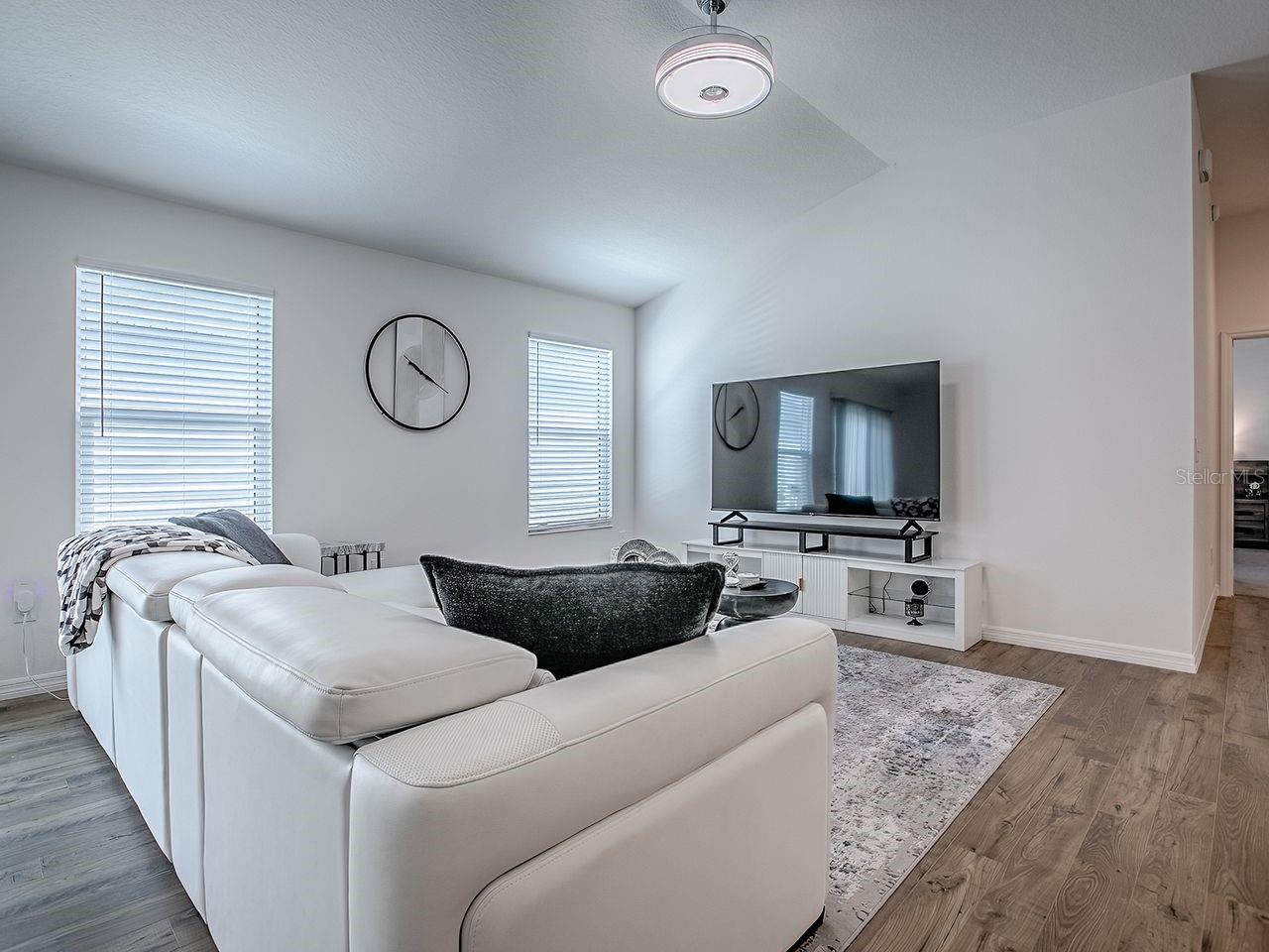 Image 10 of 47 For 7891 Loree Way