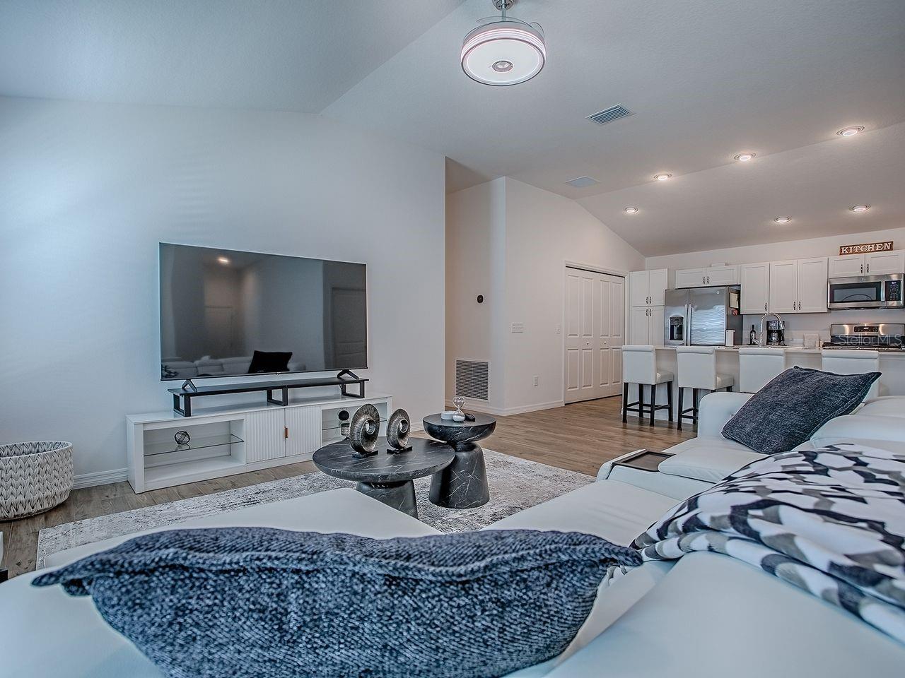 Image 14 of 47 For 7891 Loree Way