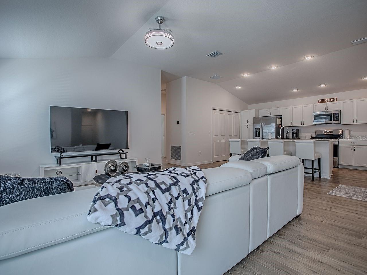 Image 15 of 47 For 7891 Loree Way