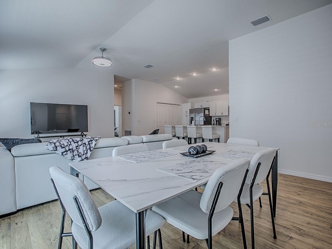Image 8 of 47 For 7891 Loree Way