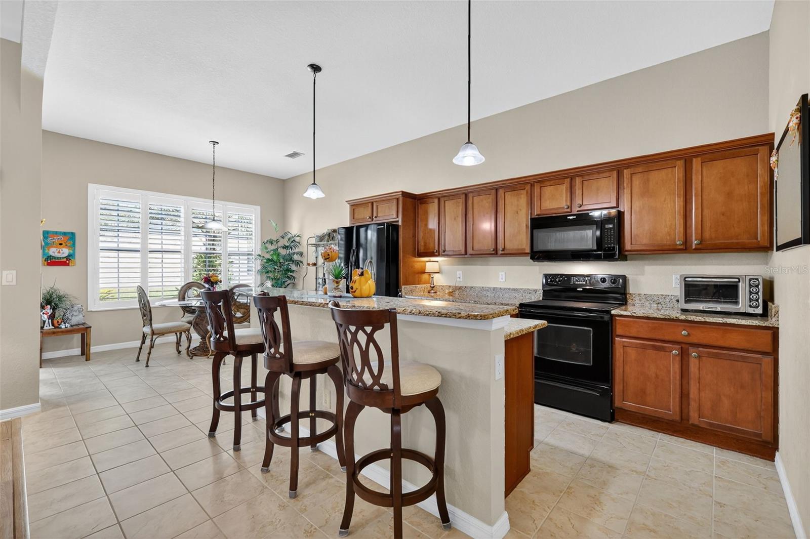 Listing photo id 12 for 12103 176th Loop