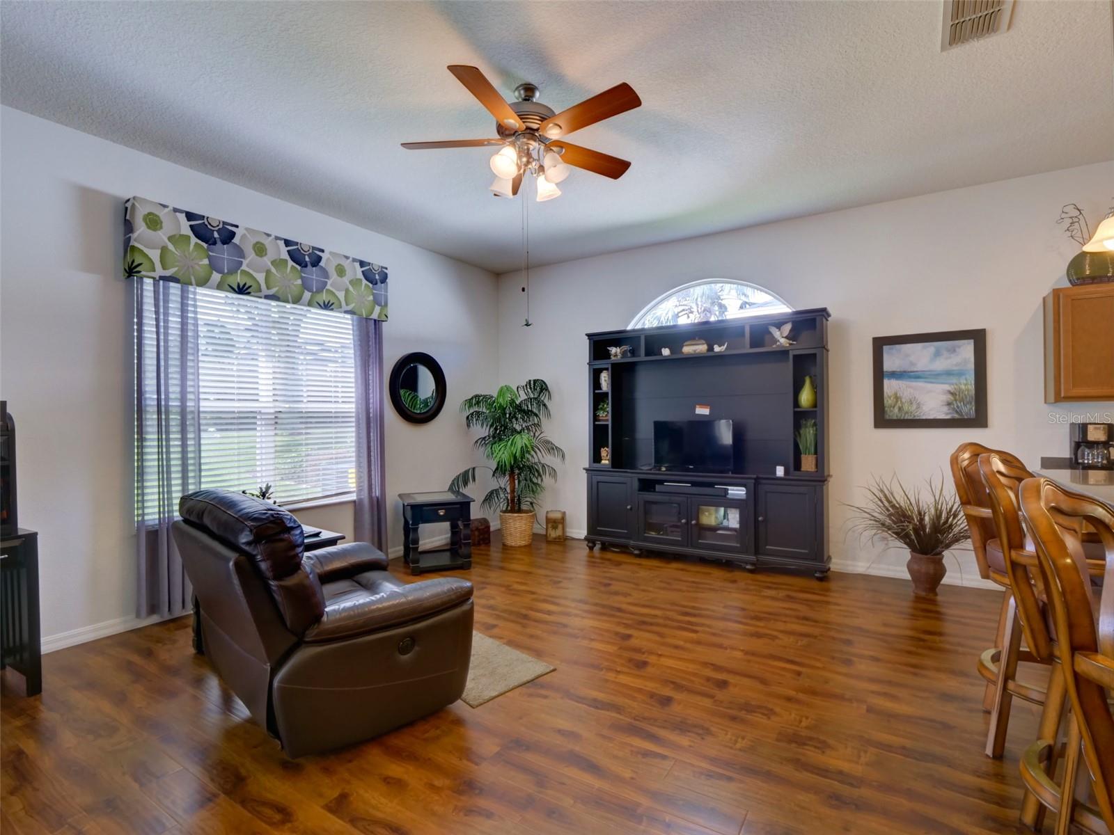 Image 8 of 23 For 25301 Forest Oak Court