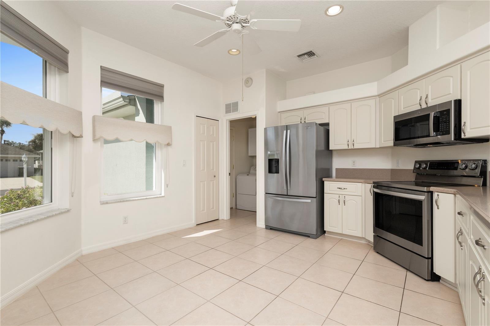 Image 7 of 52 For 5313 Treasure View Way