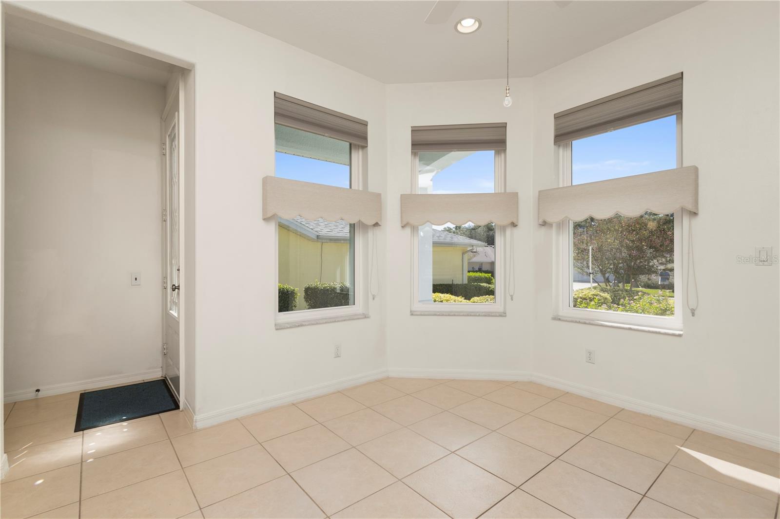 Image 9 of 52 For 5313 Treasure View Way