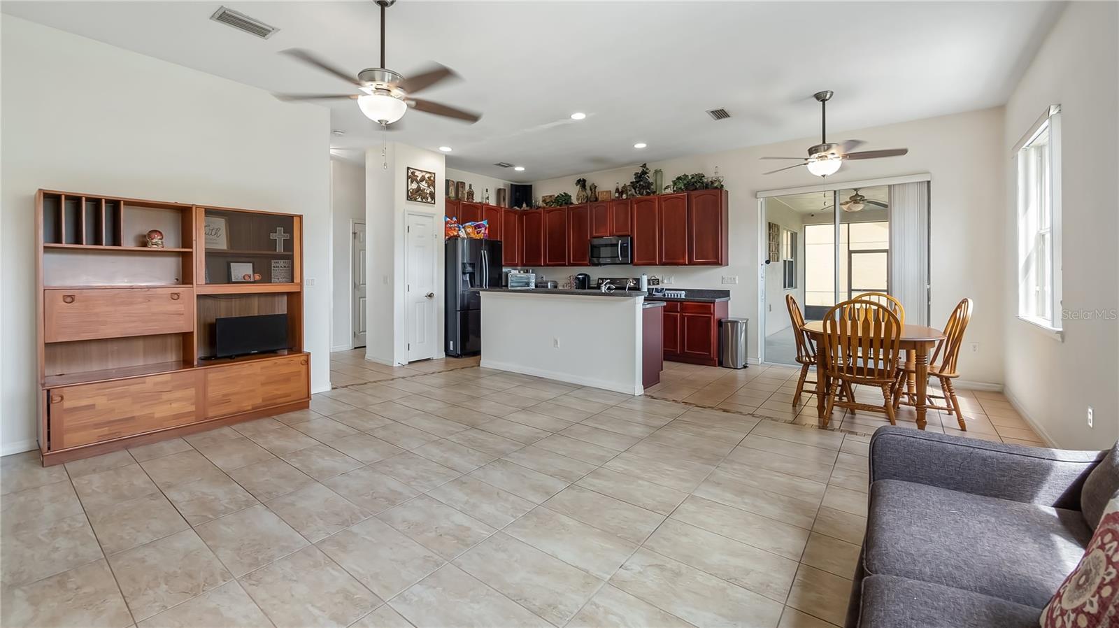 Image 23 of 41 For 950 Willow Oak Loop