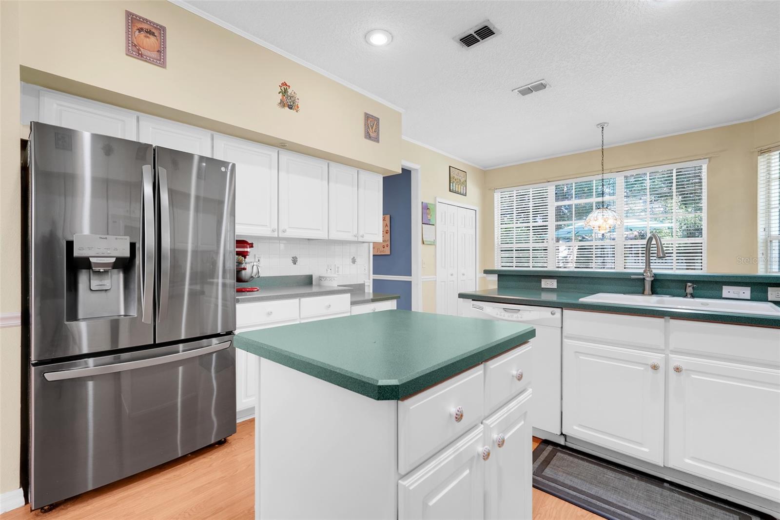 Image 10 of 45 For 418 Courtlea Oaks Boulevard