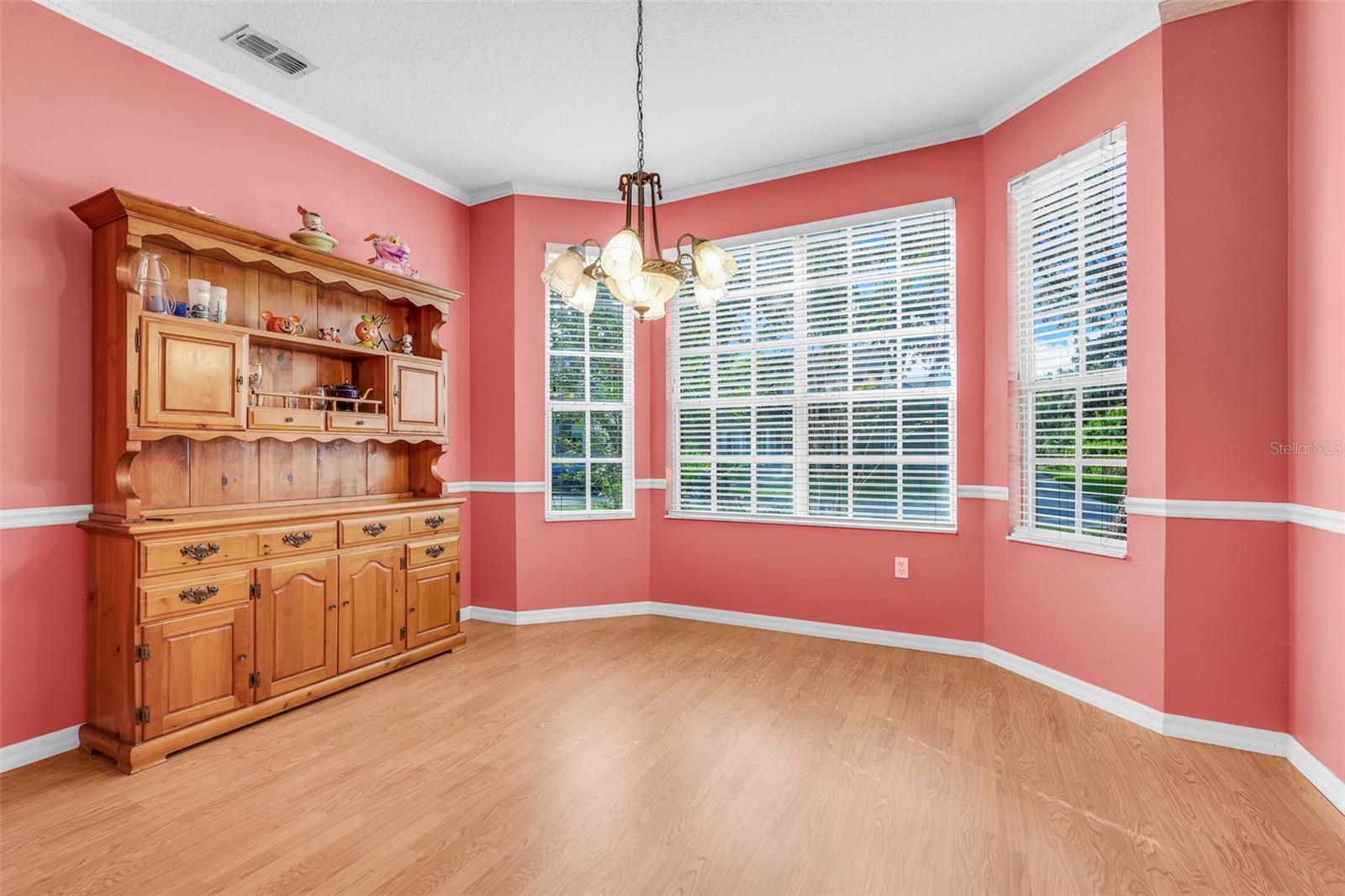 Image 15 of 45 For 418 Courtlea Oaks Boulevard