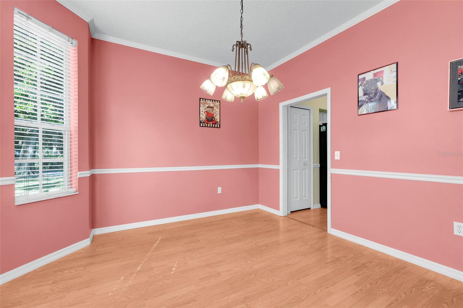 Image 16 of 45 For 418 Courtlea Oaks Boulevard
