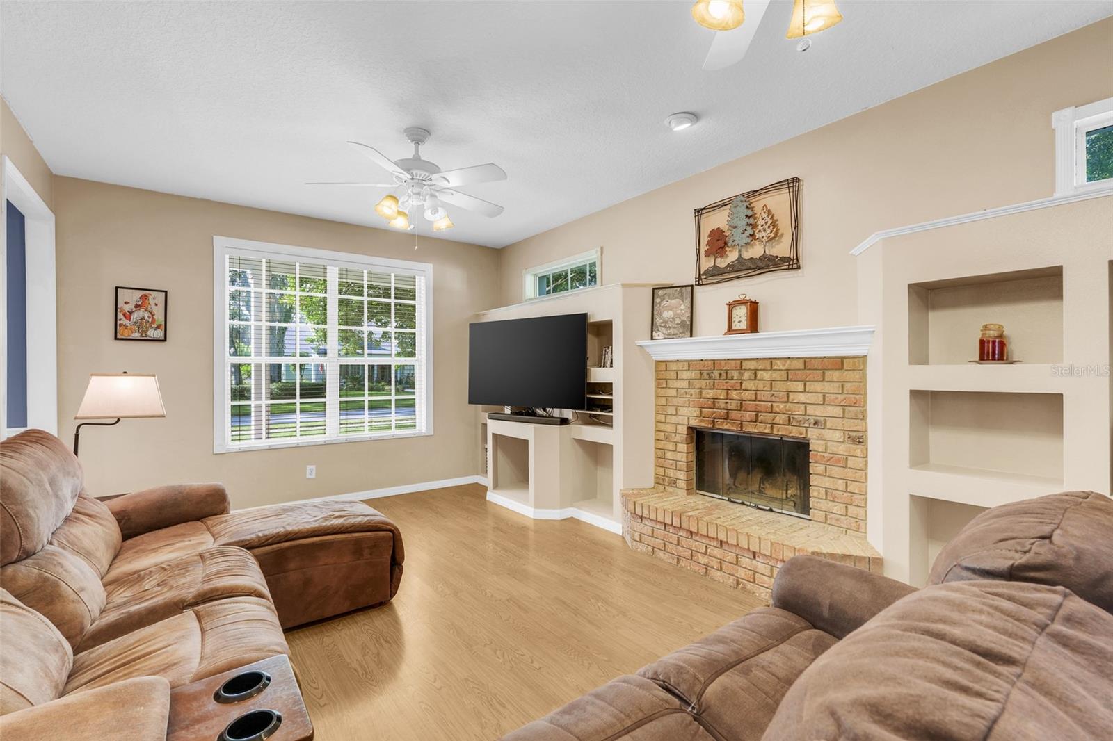 Image 17 of 45 For 418 Courtlea Oaks Boulevard
