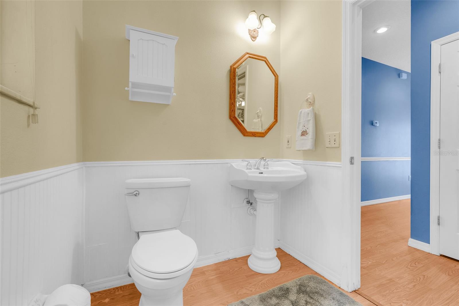 Image 22 of 45 For 418 Courtlea Oaks Boulevard
