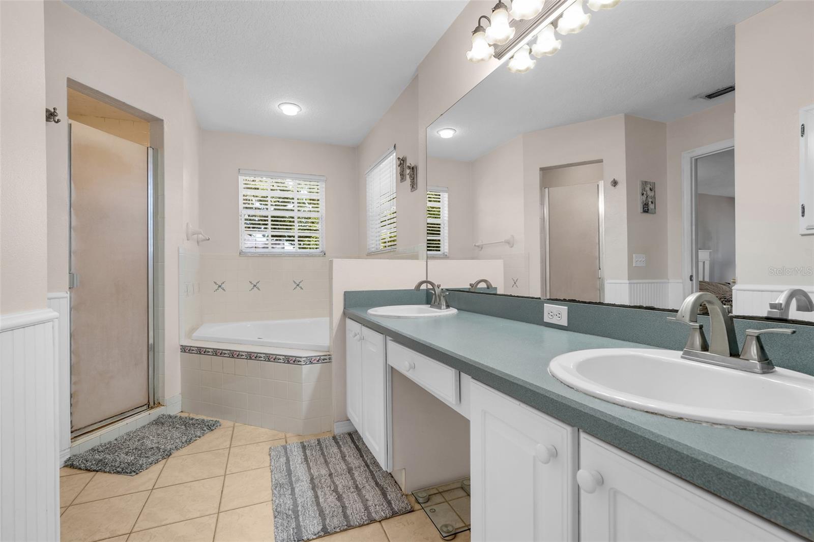 Image 29 of 45 For 418 Courtlea Oaks Boulevard