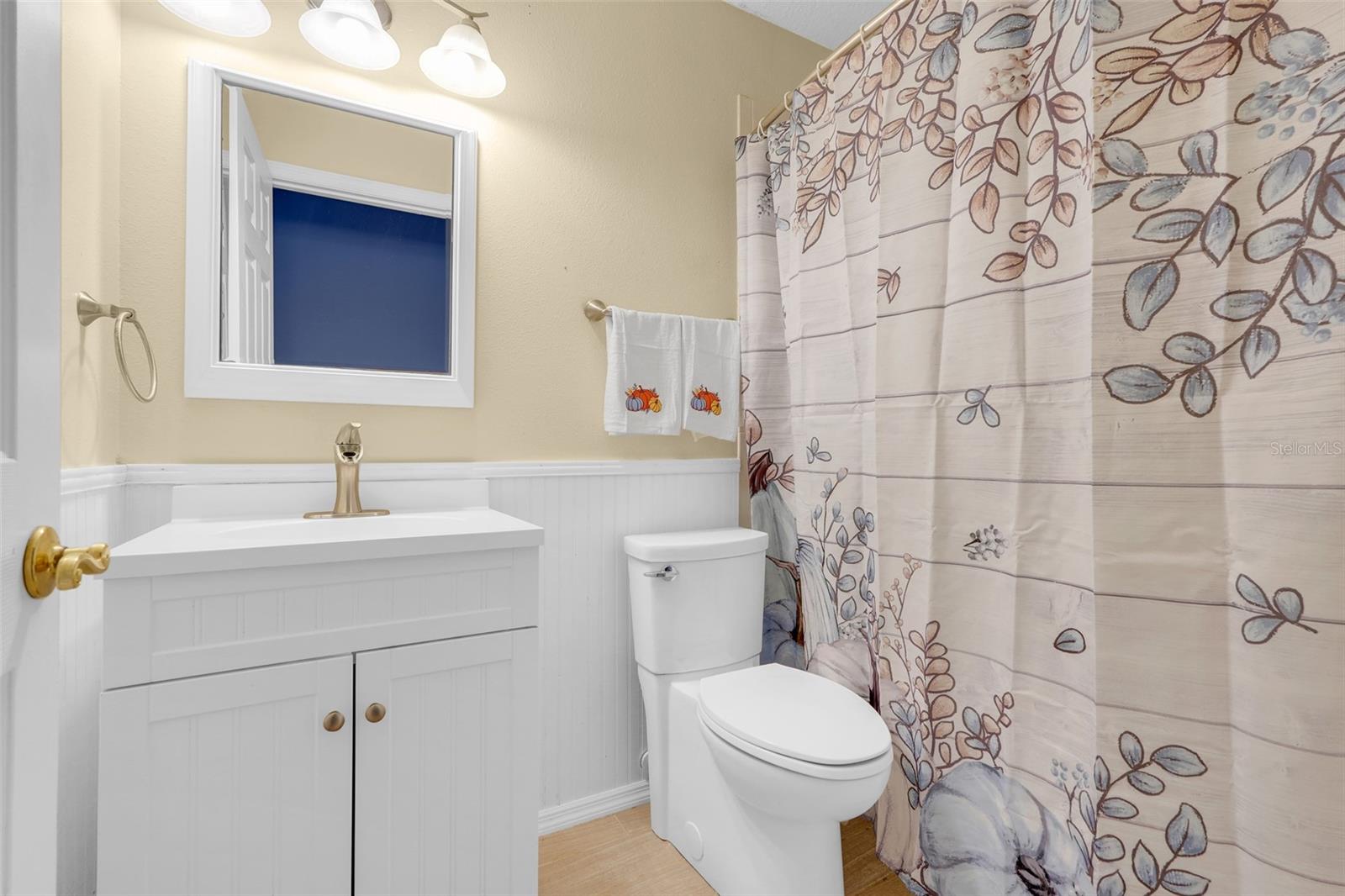 Image 32 of 45 For 418 Courtlea Oaks Boulevard