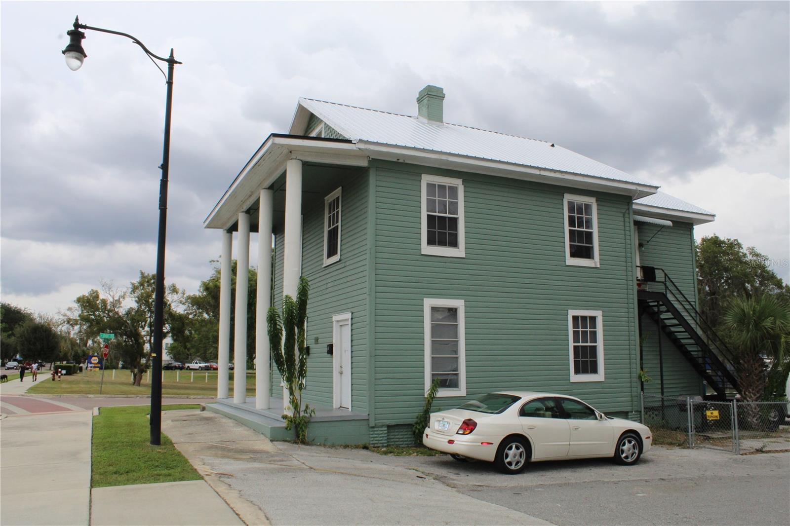 Image 3 of 65 For 1317 Main Street