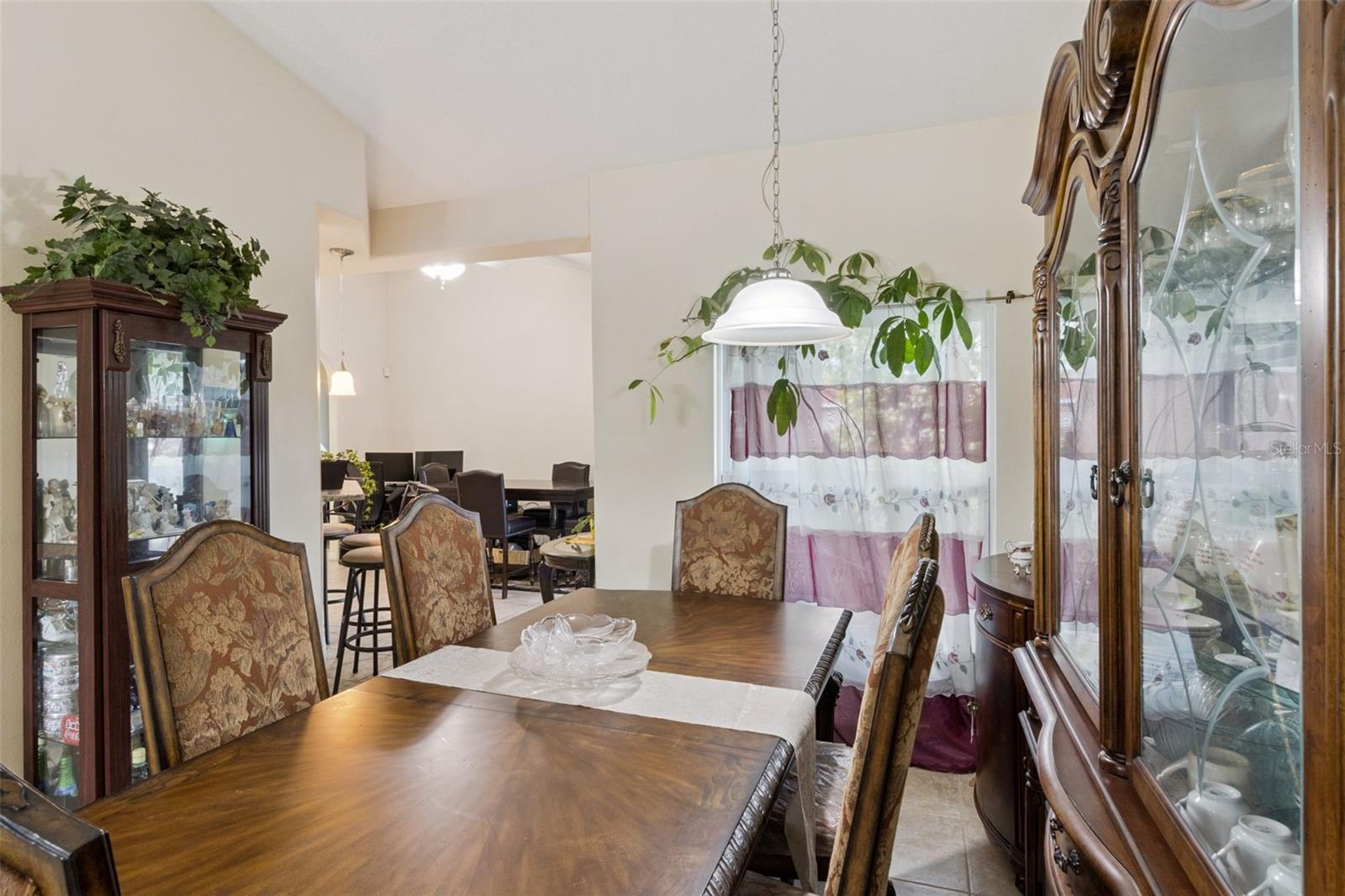 Image 9 of 22 For 147 Dorchester Court