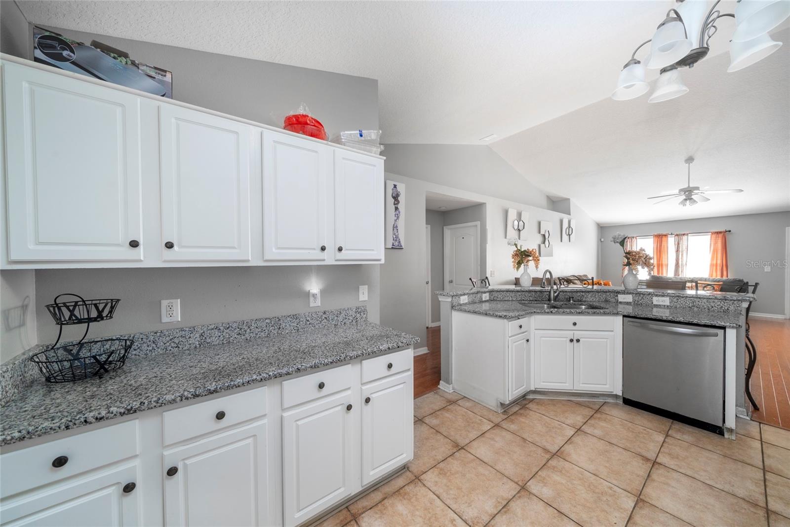 Image 10 of 22 For 13718 Colina Court