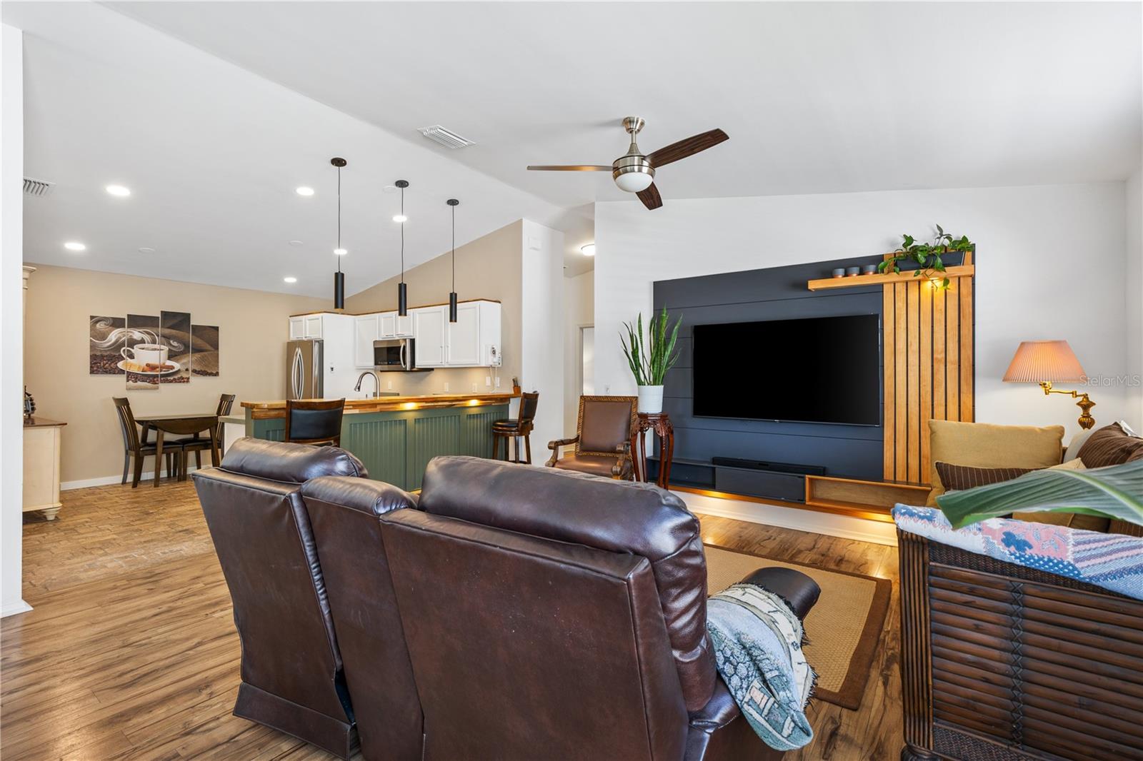 Image 12 of 30 For 17370 82nd Roslyn Court