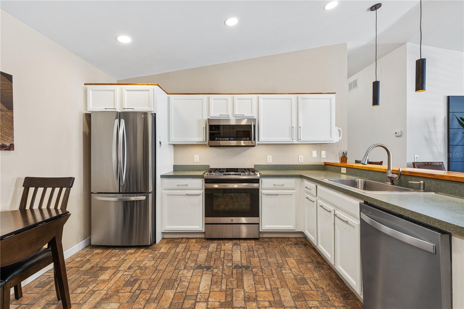 Image 6 of 30 For 17370 82nd Roslyn Court